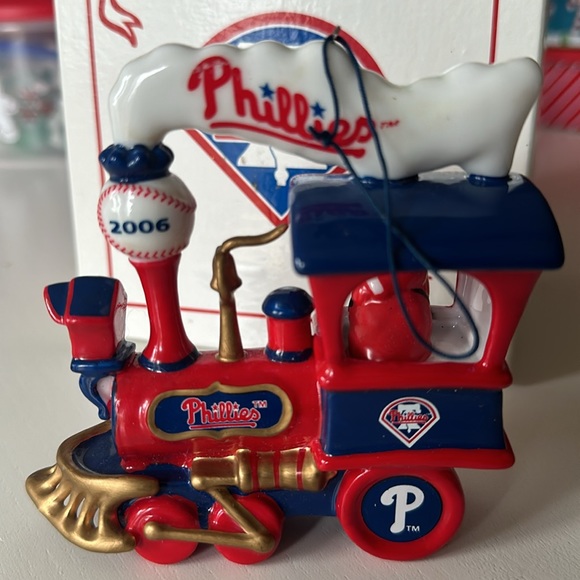 Philadelphia Phillies Santa train ornament 2006 - Picture 2 of 2